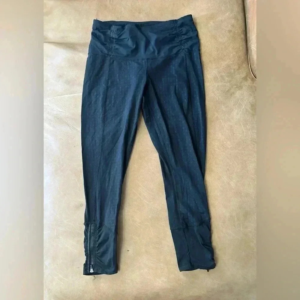 Lululemon Black Print Leggings Scrunched With Zippers Size 6
